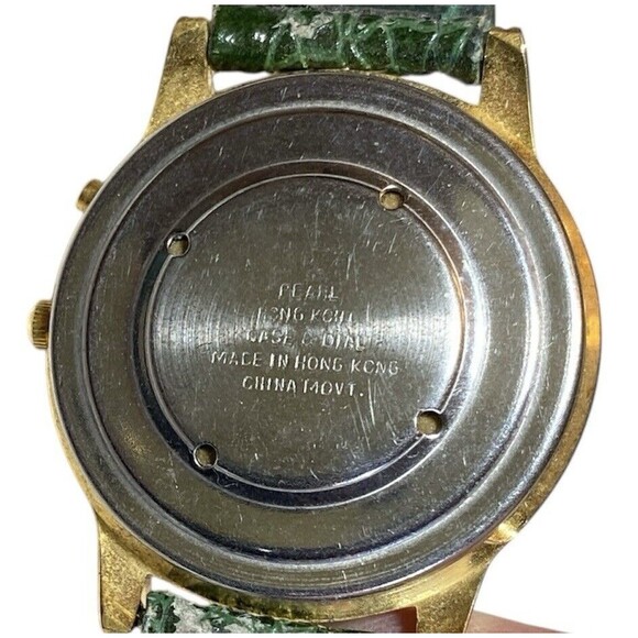 Christmas Tree Rotating Santas Watch Gold Tone Green Leather Hong Kong VTG… - Picture 4 of 6